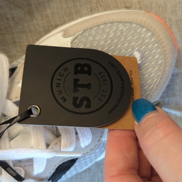 Nwt European sneakers - Picture 4 of 6